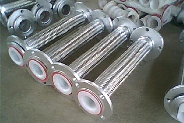 四氟軟管的優(yōu)勢特點表現(xiàn)